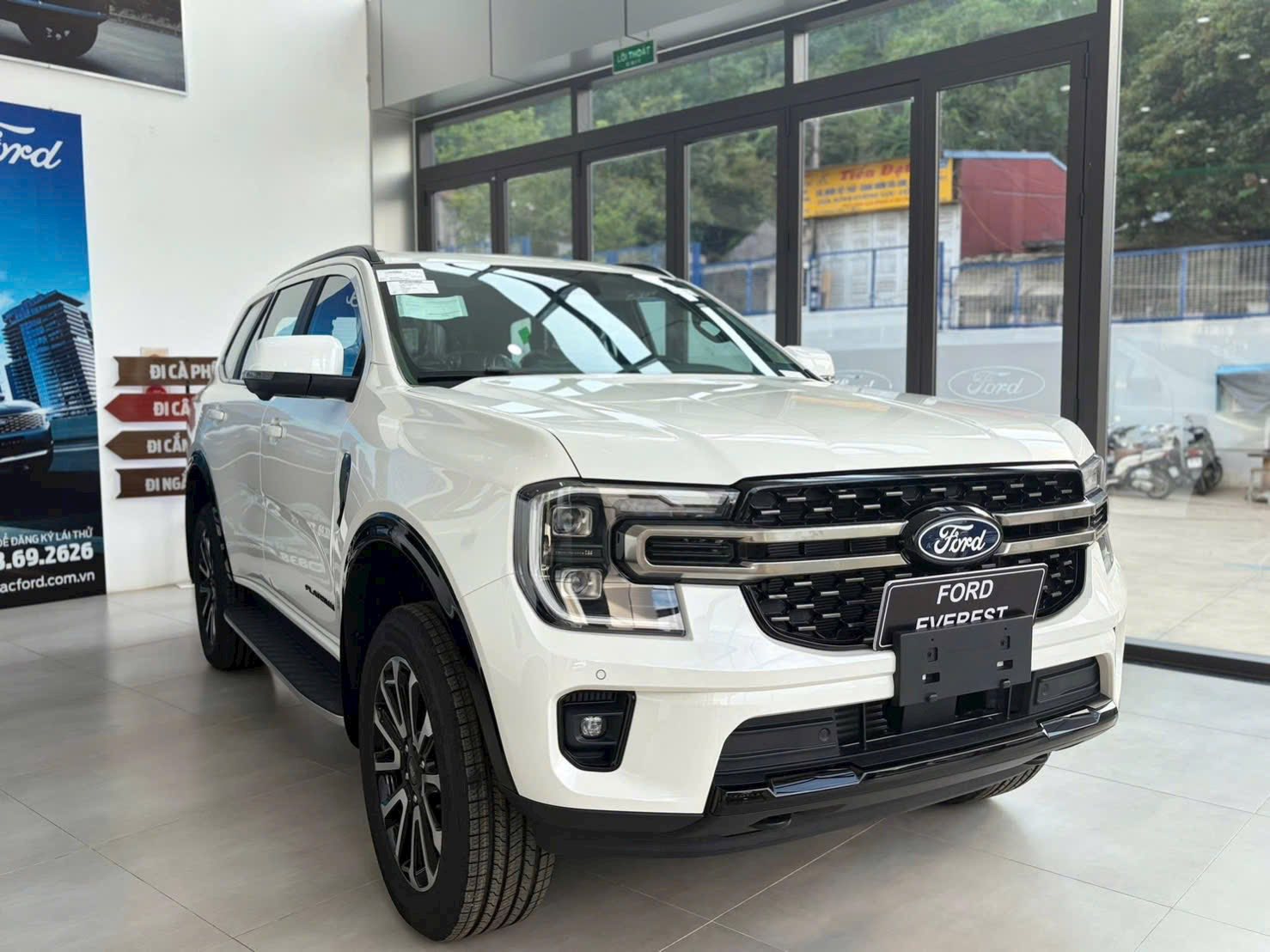 Ford Everest Platinum 2.0L AT 4×42